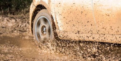 Un’auto nel fango - Repertorio