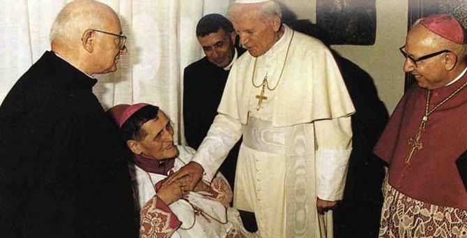 Monsignor Ferro con papa Wojtyla e sullo sfondo don Italo Calabrò