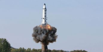 Tensione nel Pacifico, la Corea del Nord lancia due missili a corto raggio