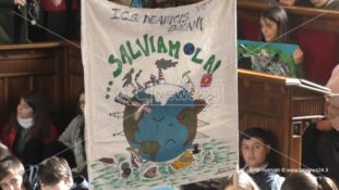 Clima, anche a Reggio studenti in piazza per difendere il pianeta