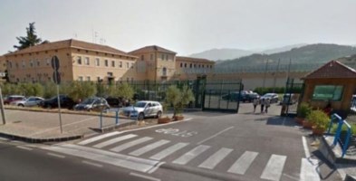 Droga destinata a detenuto scoperta nel carcere di Cosenza