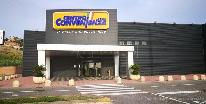 Il punto vendita di Catanzaro preso d’assalto dai clienti arrabbiati