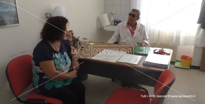 Rosanna Grisolia, responsabile dell’ambulatorio sanitario solidale, e Franco Celano, infermiere in pensione