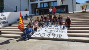 «Stanno giocando sulla nostra pelle»: si sposta a Reggio la protesta dei sanitari licenziati