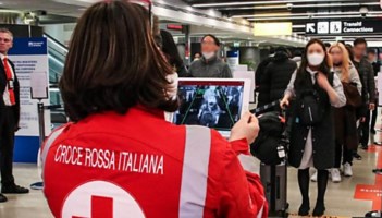 Controlli in aeroporti italiani ( da Agensir)