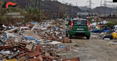 Sequestrata maxi discarica abusiva a Cosenza, sei denunce: il video