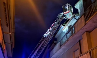 Intervento dei vigili del fuoco a Crotone (foto Vigili del fuoco)