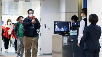 Virus misterioso in Cina, controlli a Roma sui voli dal Paese asiatico