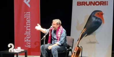 Dario Brunori durante l’intervento all’Unical dello scorso gennaio