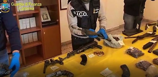 Armi e droga sequestrate a Catania
