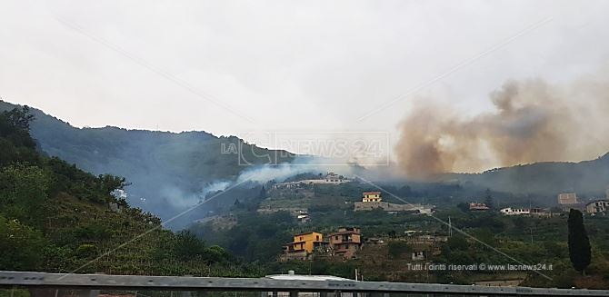 L’incendio sulle colline di Scilla
