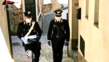 Scuola a distanza, a Villa San Giovanni i carabinieri consegnano pc agli studenti