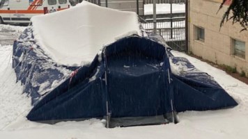San Giovanni in Fiore, la tenda pre triage dell'ospedale crolla sotto la neve