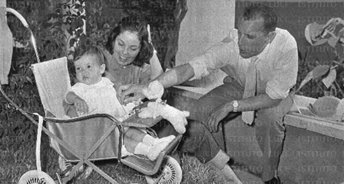 Giuseppe Berto con la moglie e la figlia