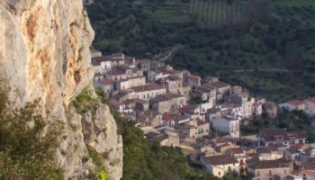 I format di LaC TvCon Meravigliosa Calabria viaggio a Civita, il “paese tra le rocce”