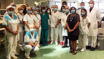 Medici e infermieri dell’ospedale di Bergamo (foto ansa)