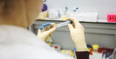 Vaccino anti coronavirus, la Russia spiazza tutti: «Pronto tra due settimane»