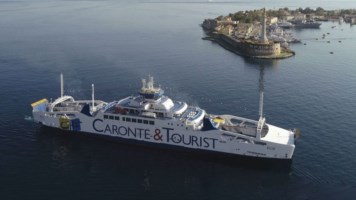 Una della navi Caronte e Tourist (foto dal sito della compagnia)