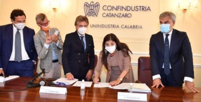 La firma del protocollo d’intesa tra Regione e Unindustria Calabria 