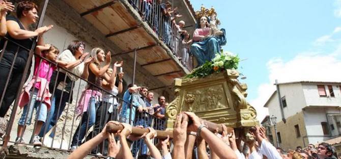 Immagine di processione in occasione della festa della Madonna di Polsi