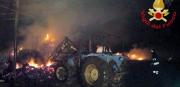 Incendio distrugge azienda agricola a Cassano allo Jonio