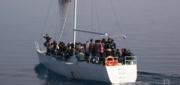 Migranti, la polizia ferma due scafisti dopo lo sbarco di Crotone