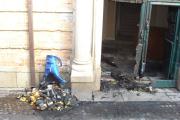 Nuova intimidazione nella Locride: incendiato storico portone a Mammola