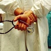 Abbandona la postazione di guardia medica senza motivo, denunciato medico