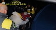 Fermato un veliero nel Crotonese con a bordo 70 migranti: arrestati tre scafisti