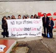 Insegnanti in piazza contro 'La buona scuola': a Lamezia il selfie mob