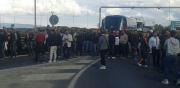 Gioia Tauro, continua la protesta dei portuali. Bloccate le rampe d'accesso all'autostrada e il gate del porto