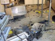 Esplosione distrugge ufficio postale a Reggio - FOTO